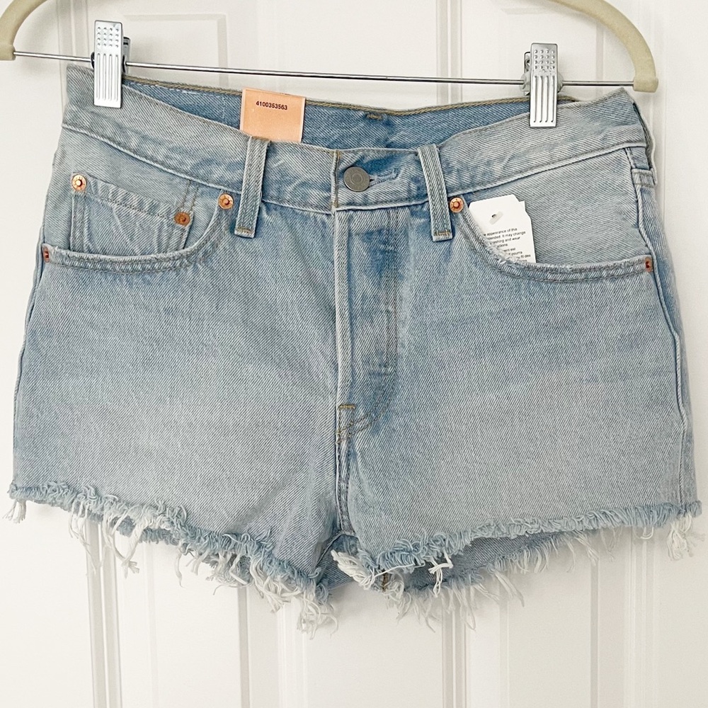 NWT Levi’s 501 Cut off Denim shorts Size 26
